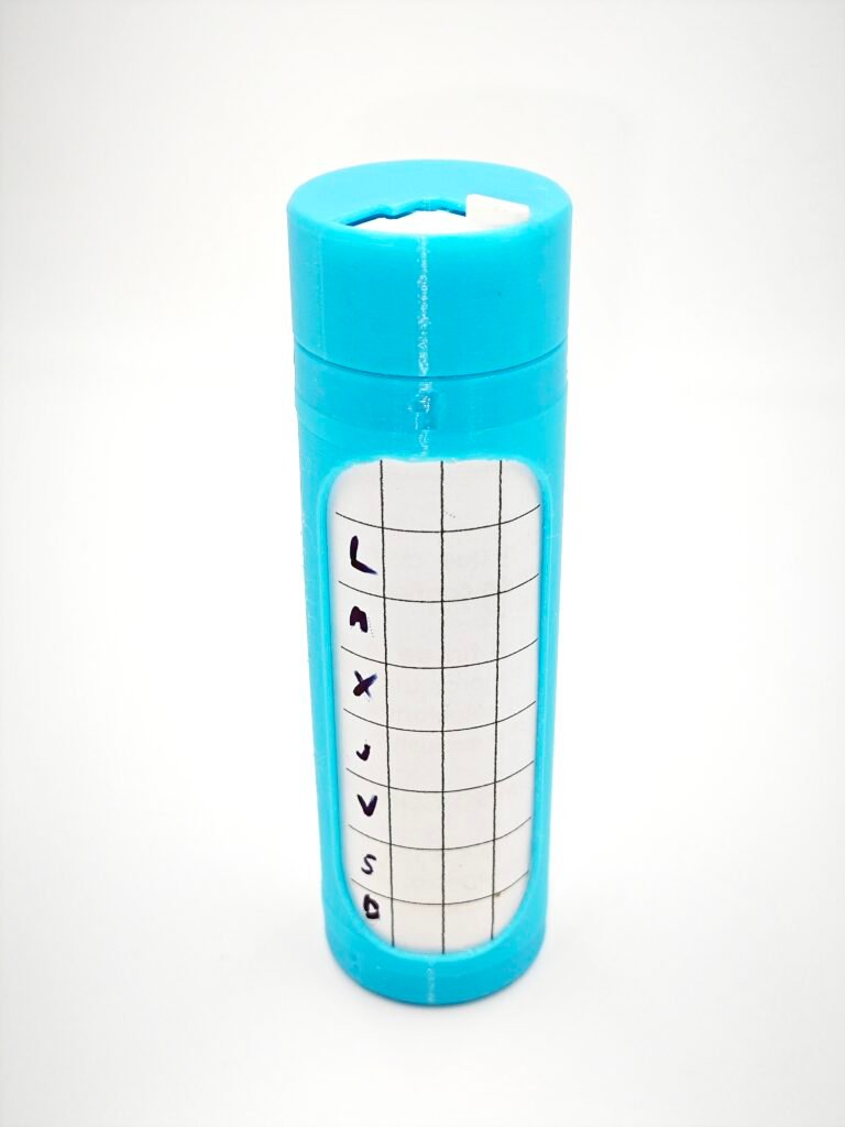Pastillero con 4 compartimentos y portador de notas