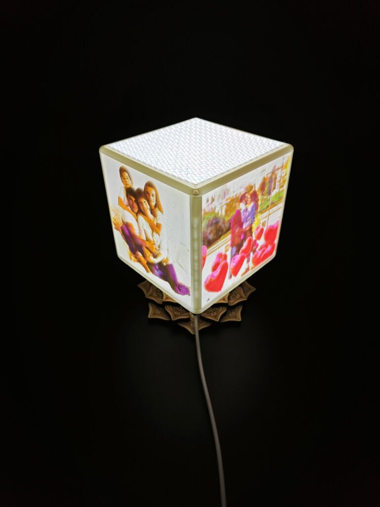 Lámpara para mesa mediante la fabricación por piezas y litofanías 3D a color