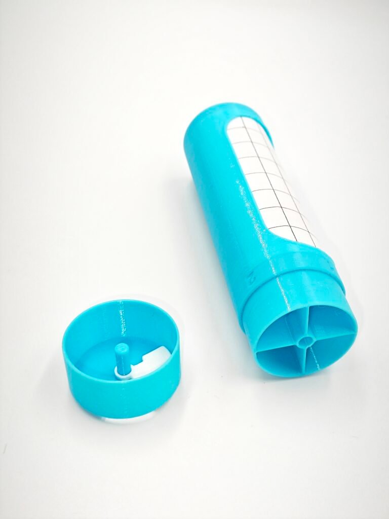 Pastillero con 4 compartimentos y portador de notas